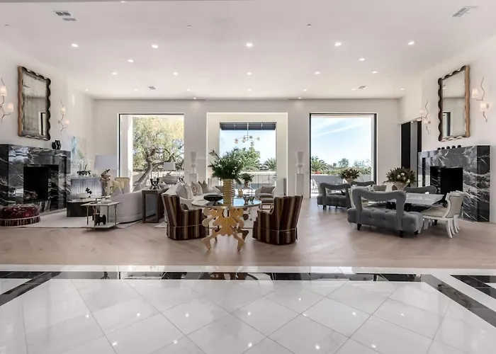 Palisade - Designer Estate - Pool & Sports Court