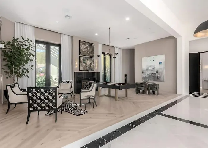 Palisade - Designer Estate - Pool & Sports Court