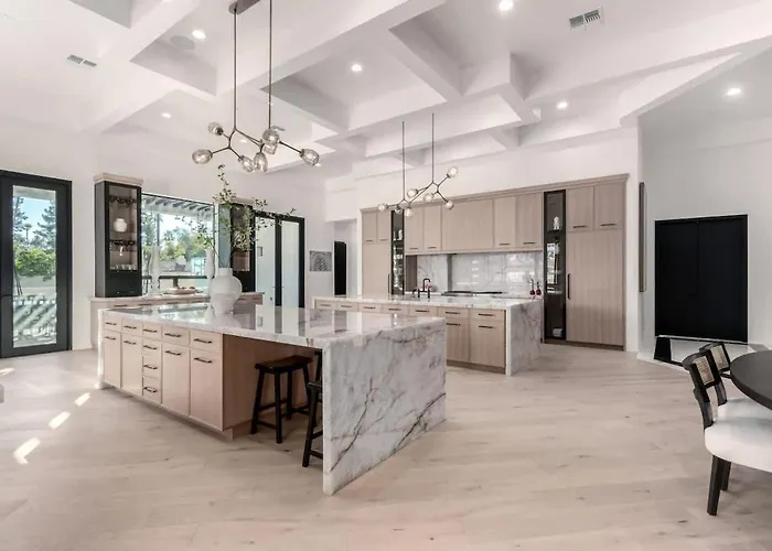 Palisade - Designer Estate - Pool & Sports Court