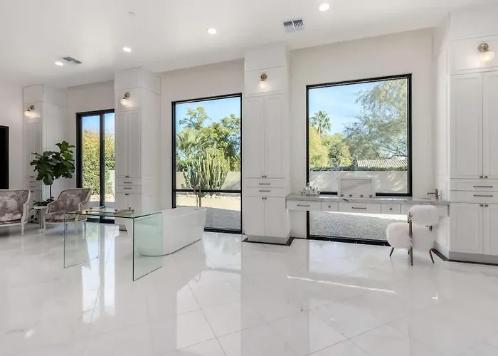Palisade - Designer Estate - Pool & Sports Court